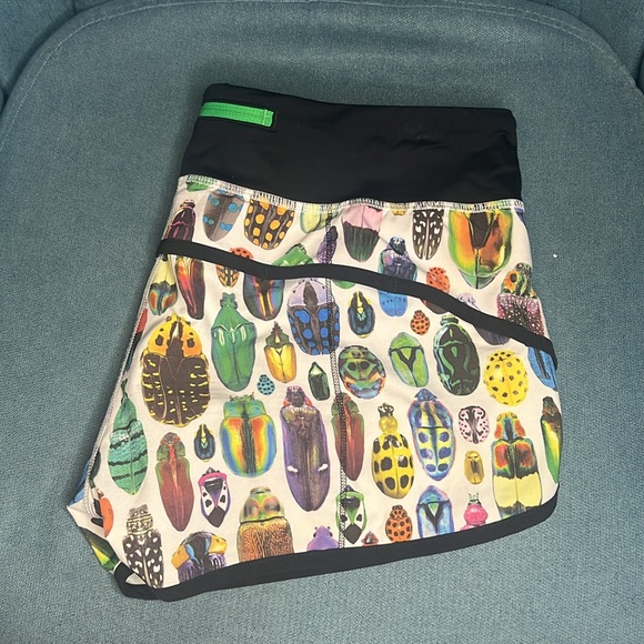 lululemon athletica Pants - R A R E Lululemon 2015 Seawheeze Bugs Speed short, size 8.